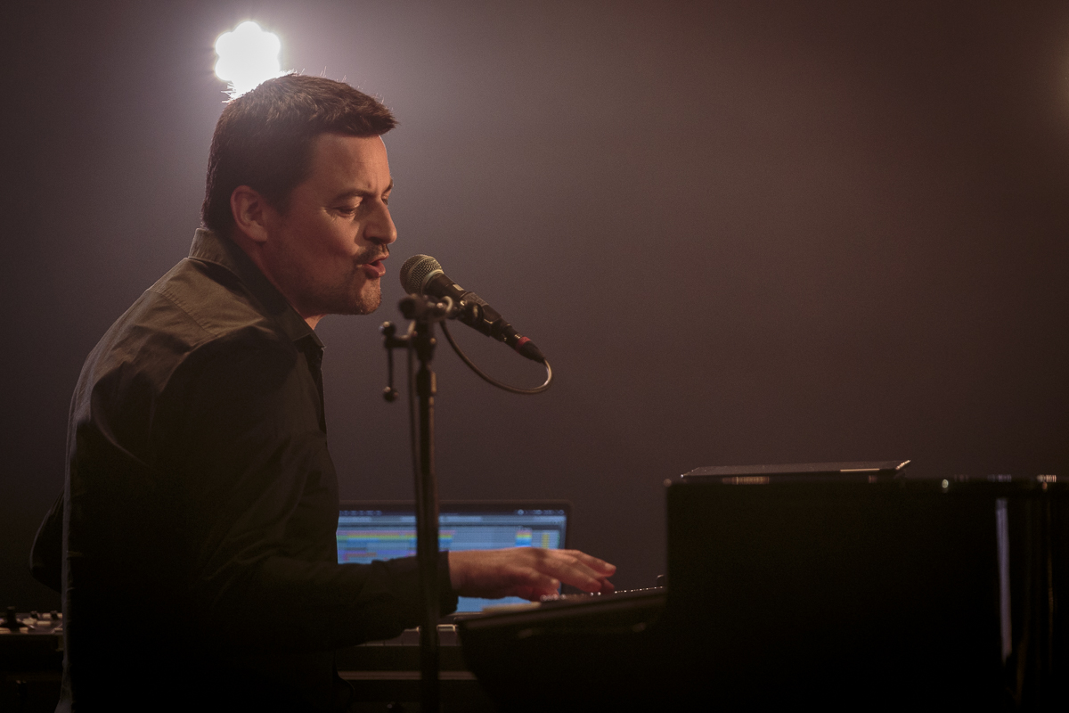 Stan Van Samang @ Stadsschouwburg Mechelen, foto 3, foto's door Alex Wyckmans - FrontView Magazine
