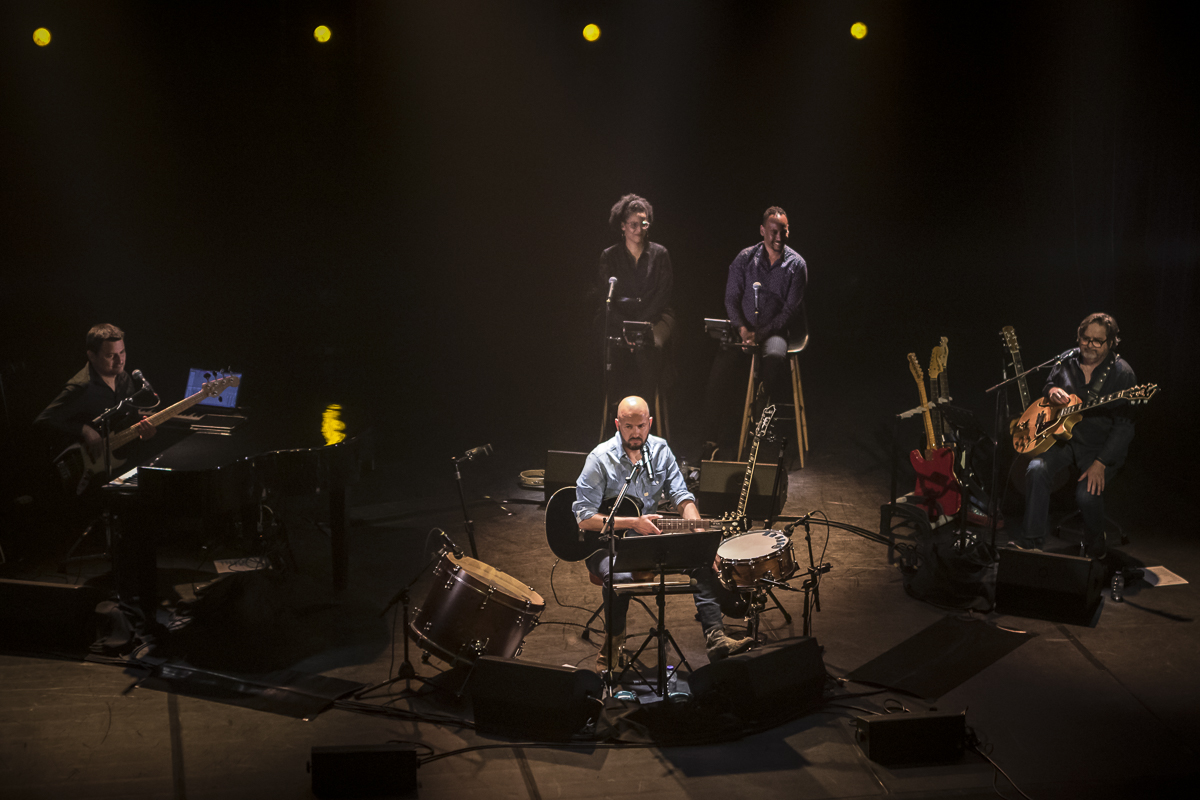 Stan Van Samang @ Stadsschouwburg Mechelen, foto 17, foto's door Alex Wyckmans - FrontView Magazine
