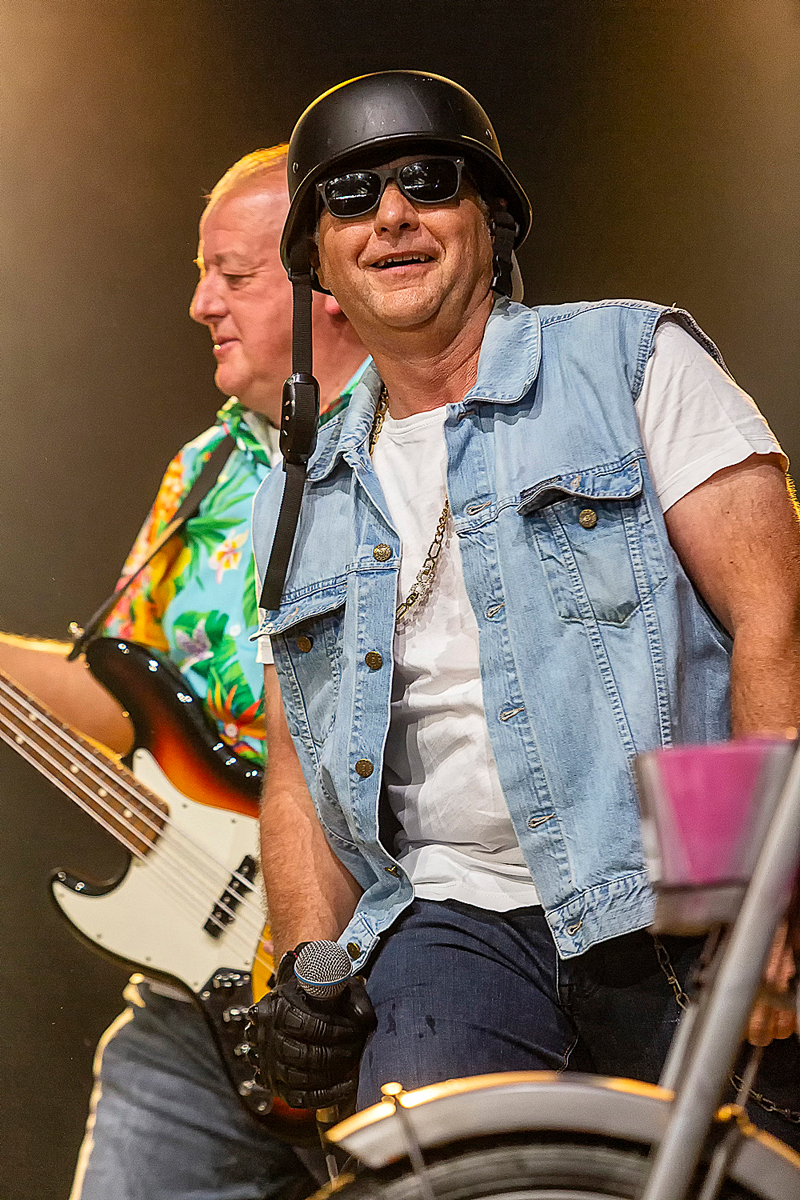 de Jhonny's, @ Moen Feest, picture 4, photographed by Edwin Houdevelt - FrontView Magazine