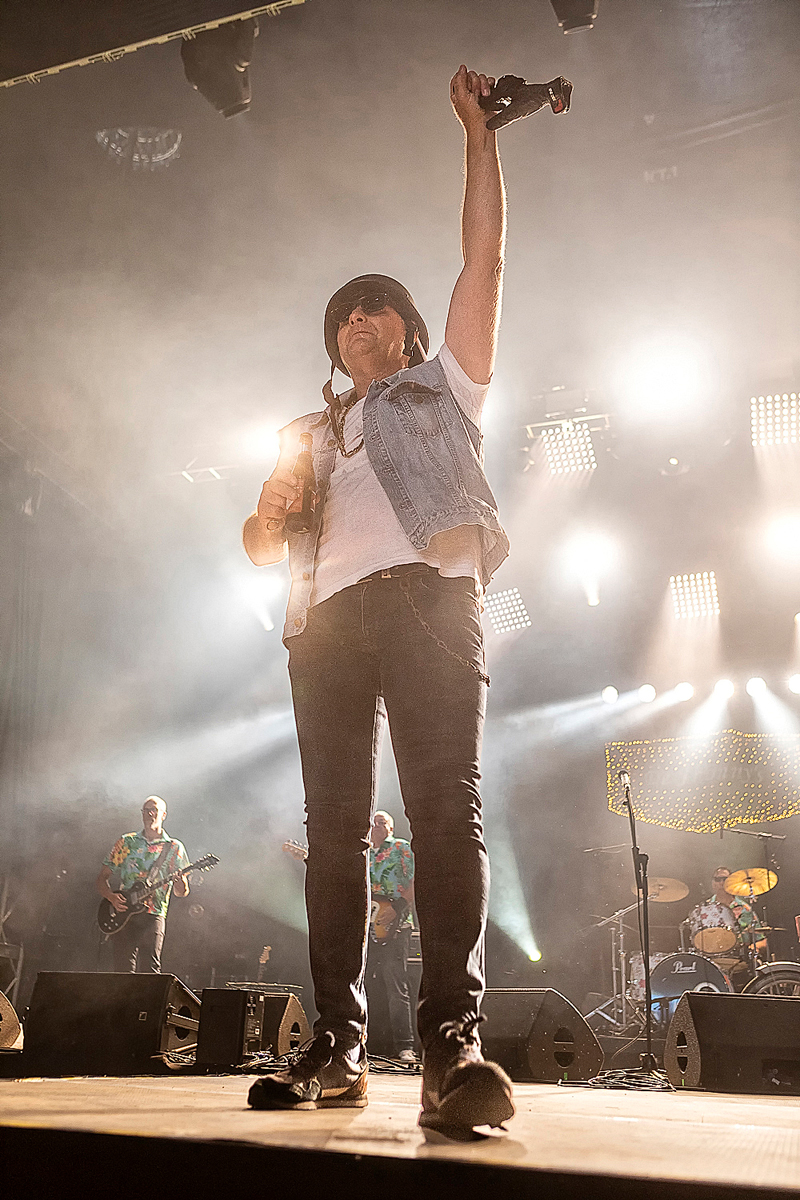 de Jhonny's, @ Moen Feest, picture 11, photographed by Edwin Houdevelt - FrontView Magazine