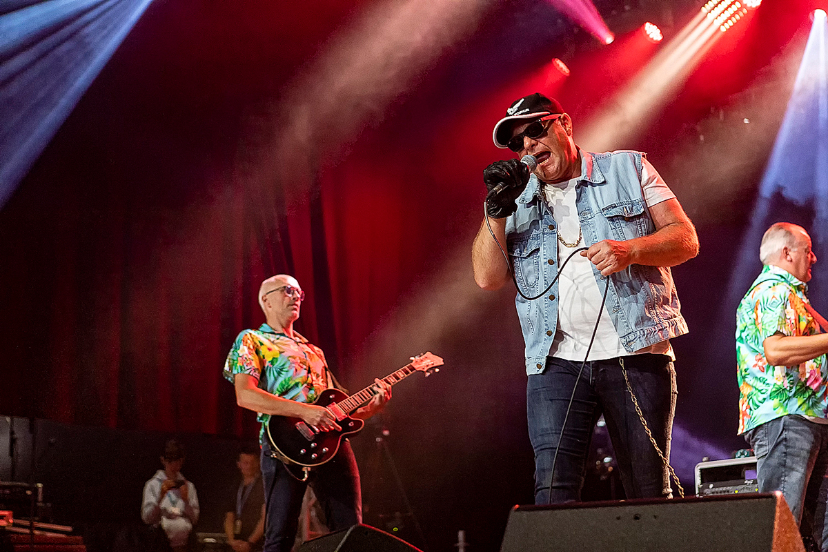 de Jhonny's, @ Moen Feest, picture 16, photographed by Edwin Houdevelt - FrontView Magazine