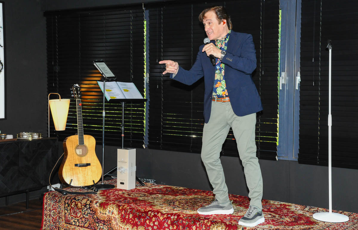 CD voorstelling John Terra @ Niel am See, picture 4, photographed by Peter Minnebo - FrontView Magazine