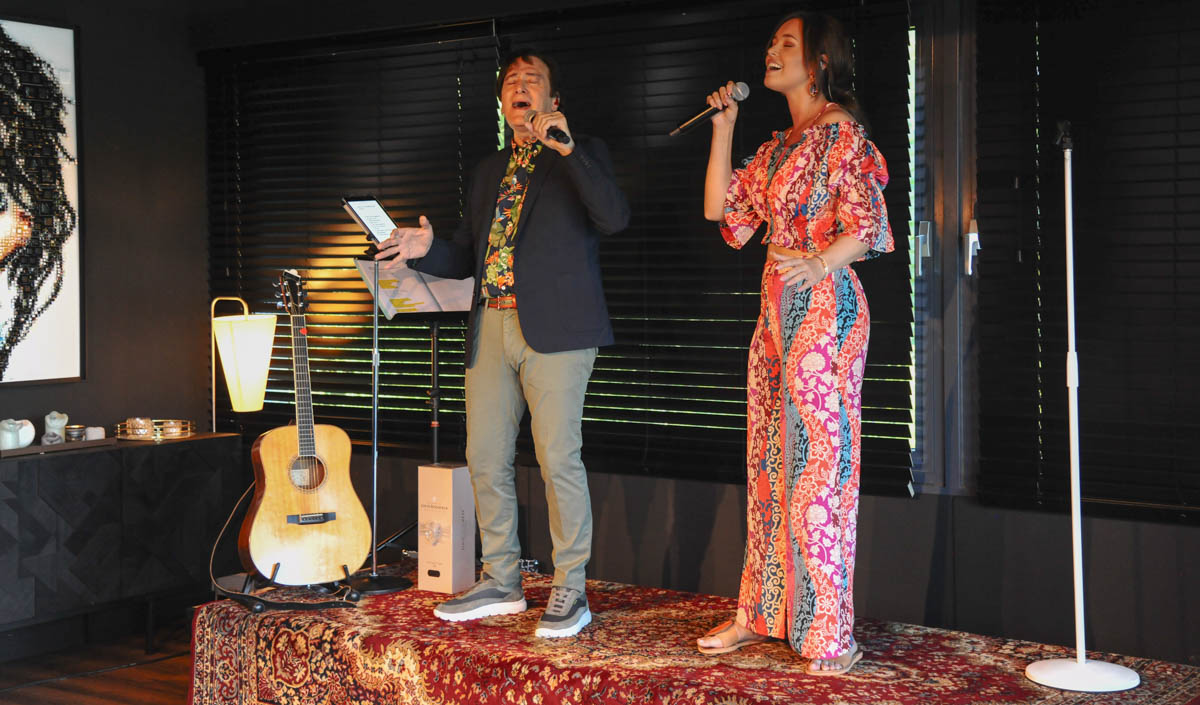 CD voorstelling John Terra @ Niel am See, picture 10, photographed by Peter Minnebo - FrontView Magazine