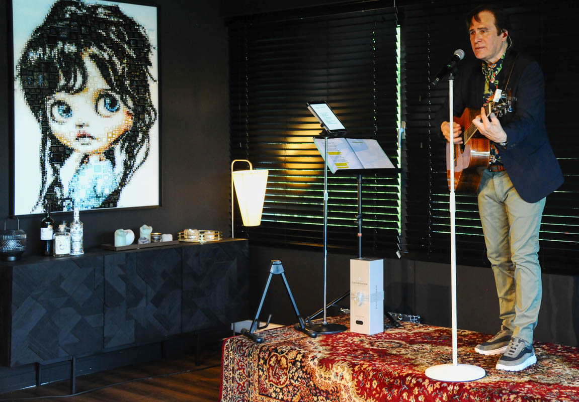 CD voorstelling John Terra @ Niel am See, picture 11, photographed by Peter Minnebo - FrontView Magazine