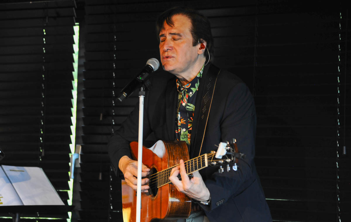 CD voorstelling John Terra @ Niel am See, picture 12, photographed by Peter Minnebo - FrontView Magazine