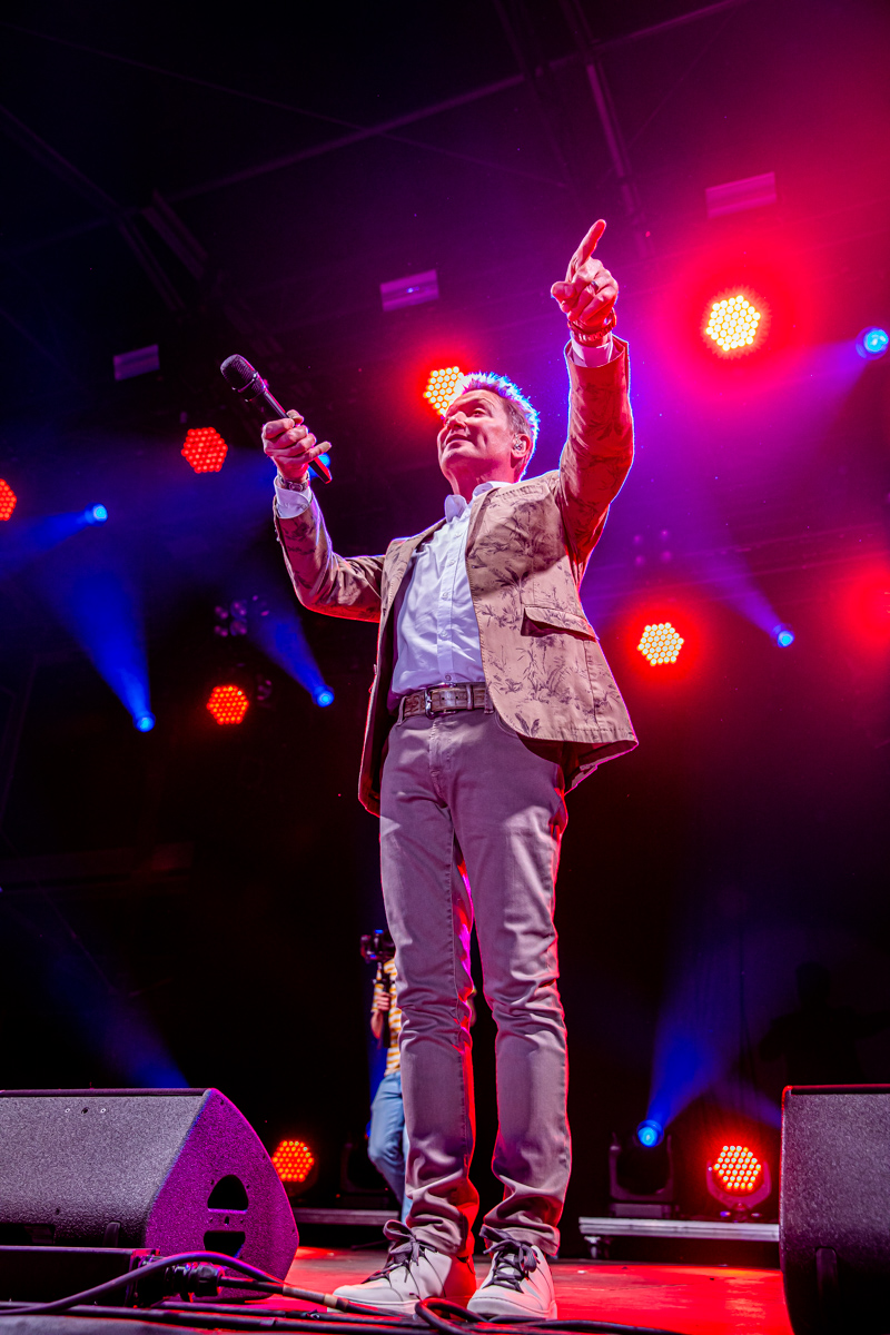 Bart Kaëll @ Grenspop Hoogstraten, picture 9, photographed by Dimitri Vanlommel - FrontView Magazine