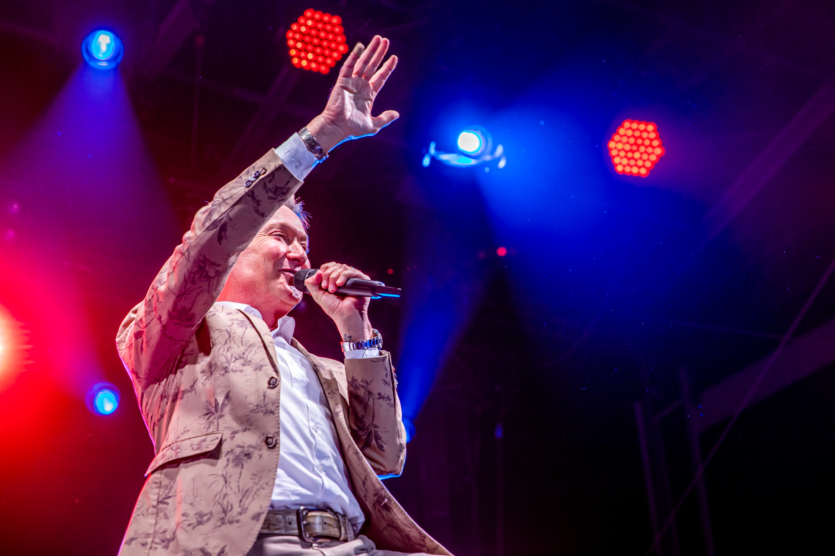 Bart Kaëll @ Grenspop Hoogstraten, picture 12, photographed by Dimitri Vanlommel - FrontView Magazine