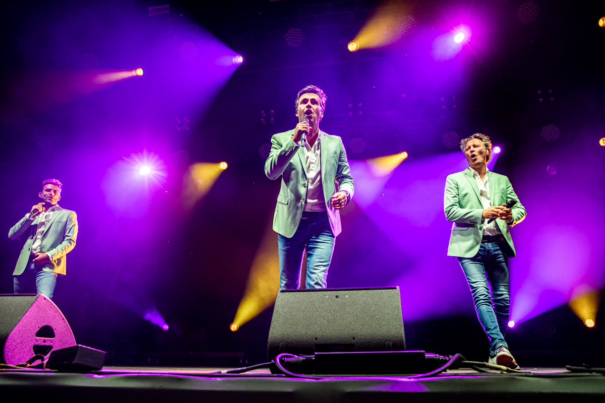 De Romeo's @ Grenspop Hoogstraten, picture 2, photographed by Dimitri Vanlommel - FrontView Magazine