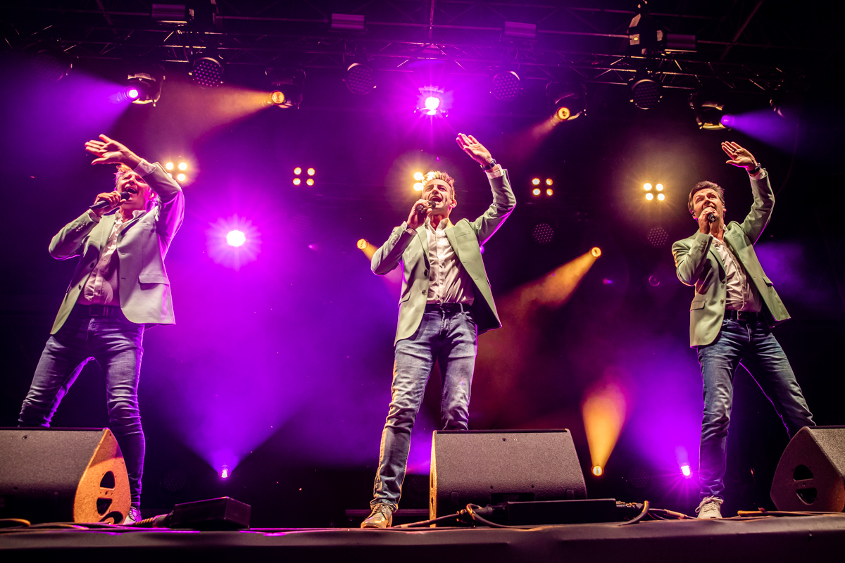 De Romeo's @ Grenspop Hoogstraten, picture 4, photographed by Dimitri Vanlommel - FrontView Magazine