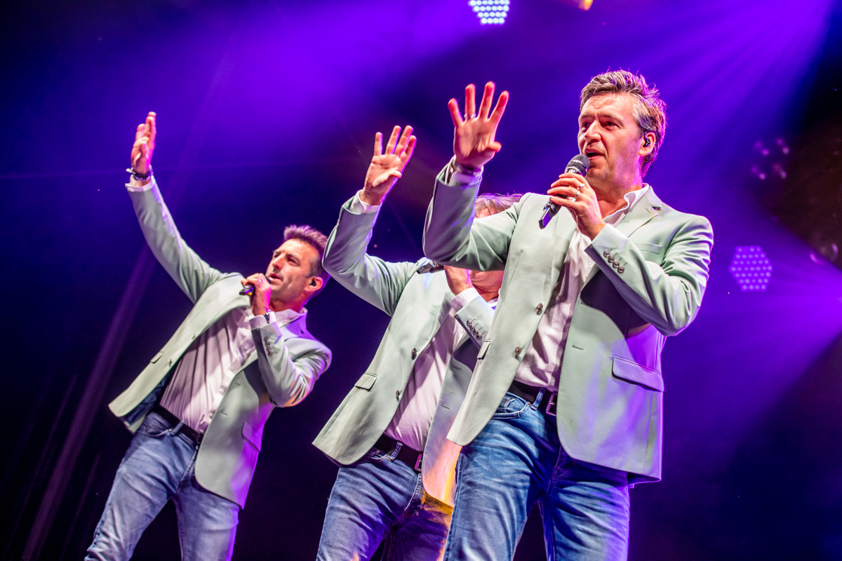 De Romeo's @ Grenspop Hoogstraten, picture 10, photographed by Dimitri Vanlommel - FrontView Magazine
