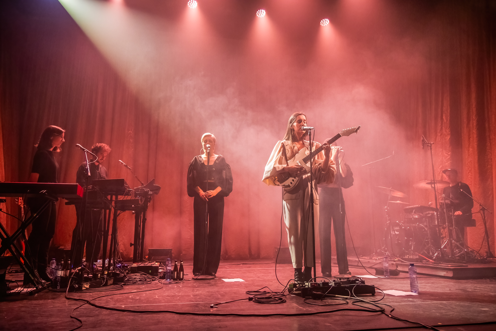 Eefje De Visser (Pitou as support act) Live @ De Roma, picture 4, photographed by Paul Jongeneelen - FrontView Magazine