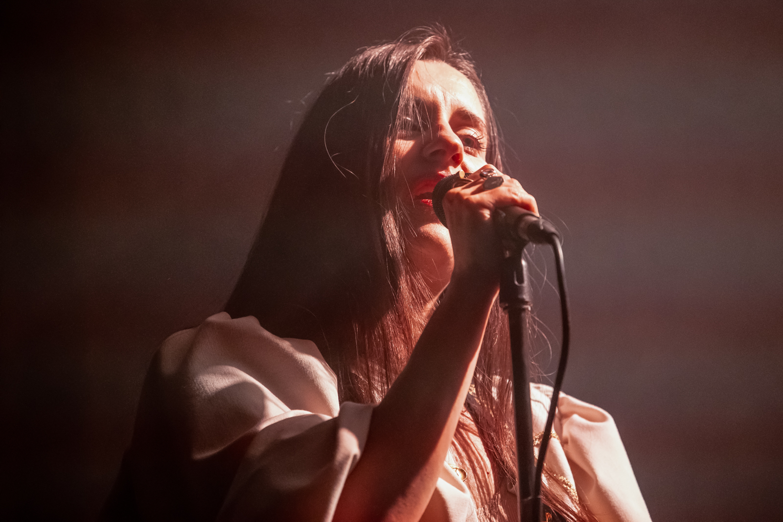 Eefje De Visser (Pitou as support act) Live @ De Roma, picture 6, photographed by Paul Jongeneelen - FrontView Magazine