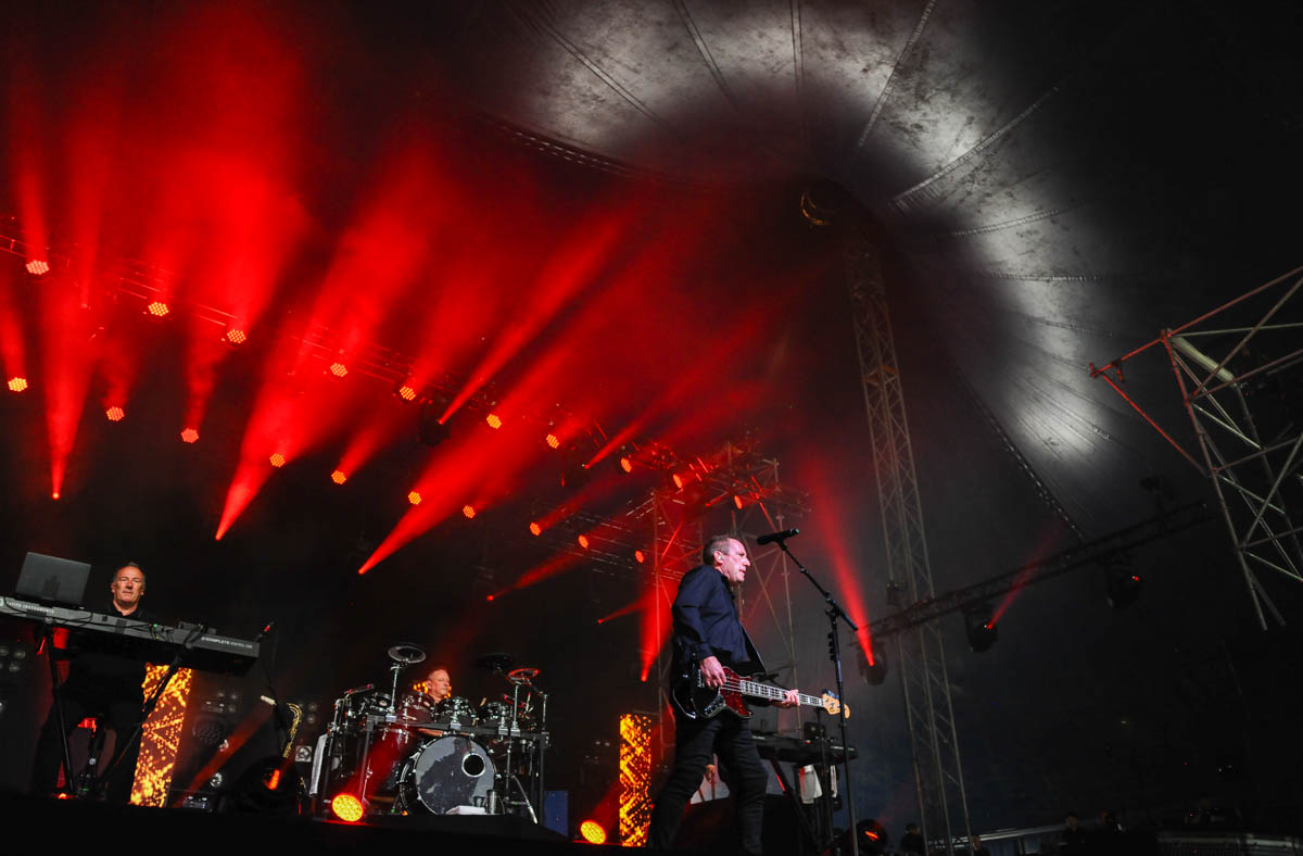 OMD @ Hello Festival Emmen, foto 6, foto's door Peter Minnebo - FrontView Magazine