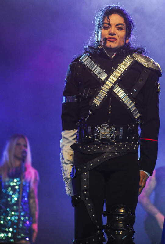 Sergio Cortes Michael Jackson @ Hello Festival Emmen, picture 4, photographed by Peter Minnebo - FrontView Magazine