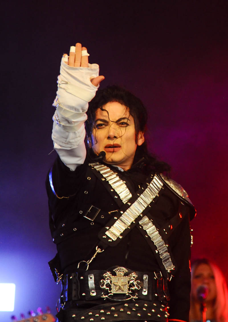 Sergio Cortes Michael Jackson @ Hello Festival Emmen, picture 12, photographed by Peter Minnebo - FrontView Magazine