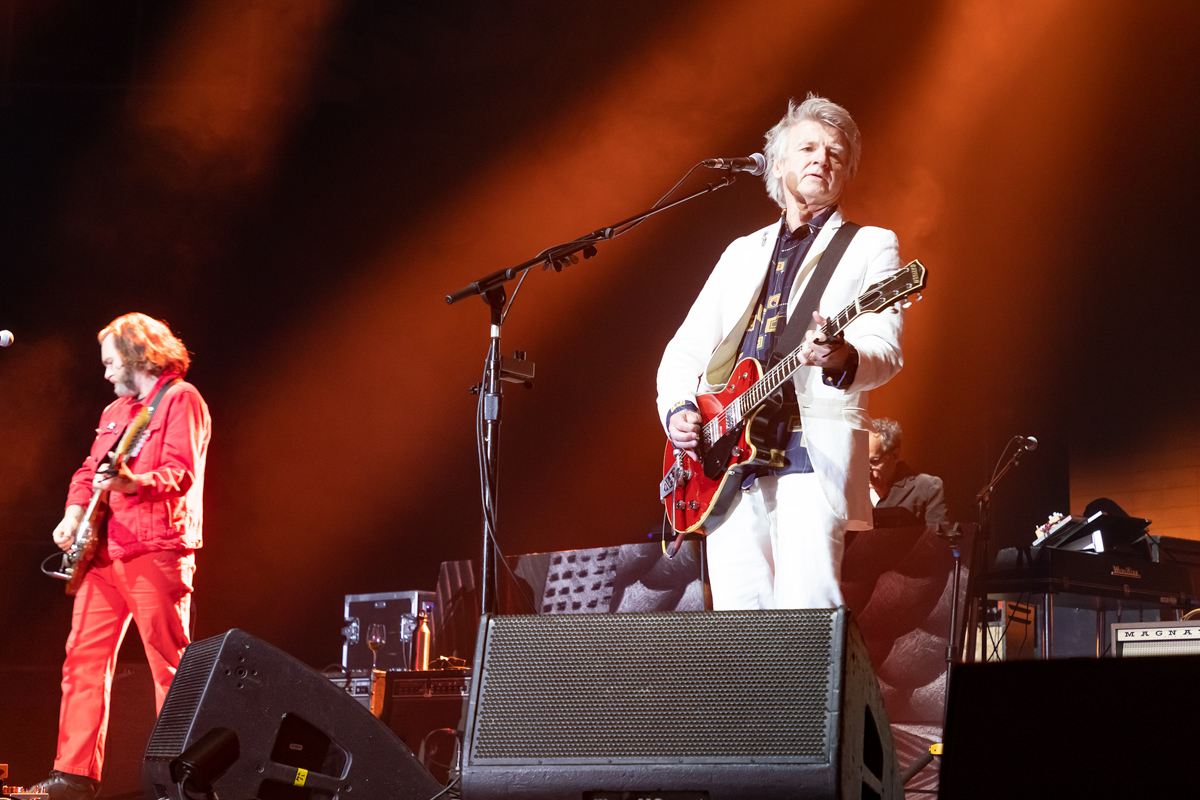 Crowded House @ Lotto Arena, picture 1, photographed by dirk janssens - FrontView Magazine