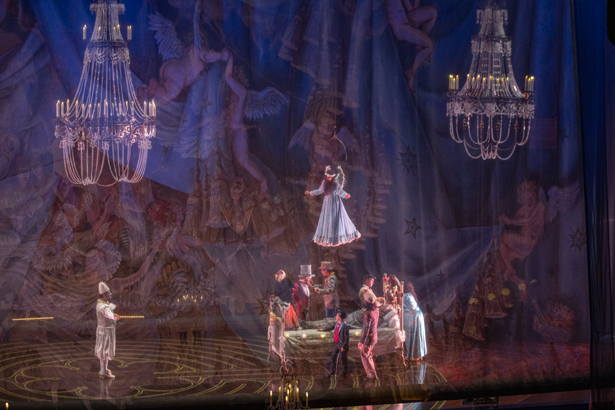 Corteo, Cirque du soleil @ Lotto Arena, picture 1, photographed by dirk janssens - FrontView Magazine