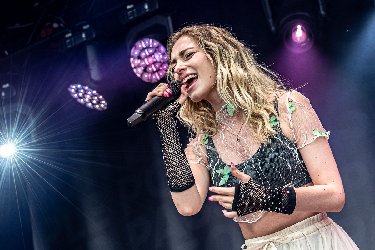 Camille @ Aertssen Summer Festival 2022, picture 7, photographed by Dimitri Vanlommel - FrontView Magazine