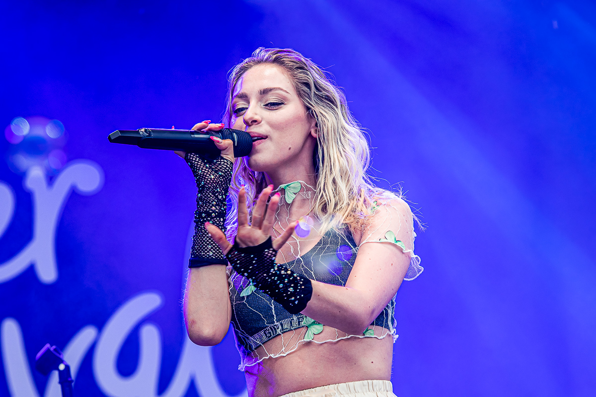 Camille @ Aertssen Summer Festival 2022, picture 18, photographed by Dimitri Vanlommel - FrontView Magazine
