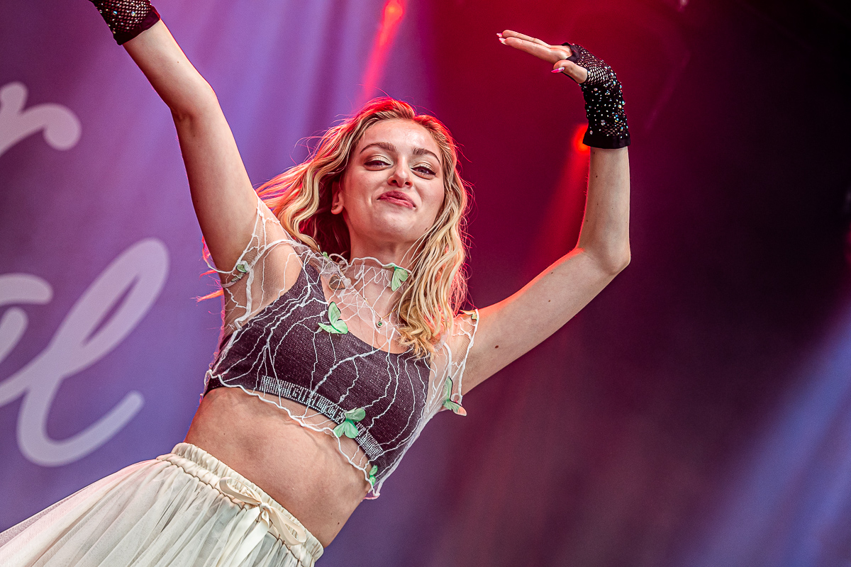 Camille @ Aertssen Summer Festival 2022, picture 20, photographed by Dimitri Vanlommel - FrontView Magazine
