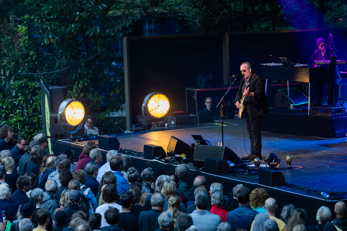 Elvis Costello & The Imposters @ OLT, foto 17, foto's door David Johnson - FrontView Magazine
