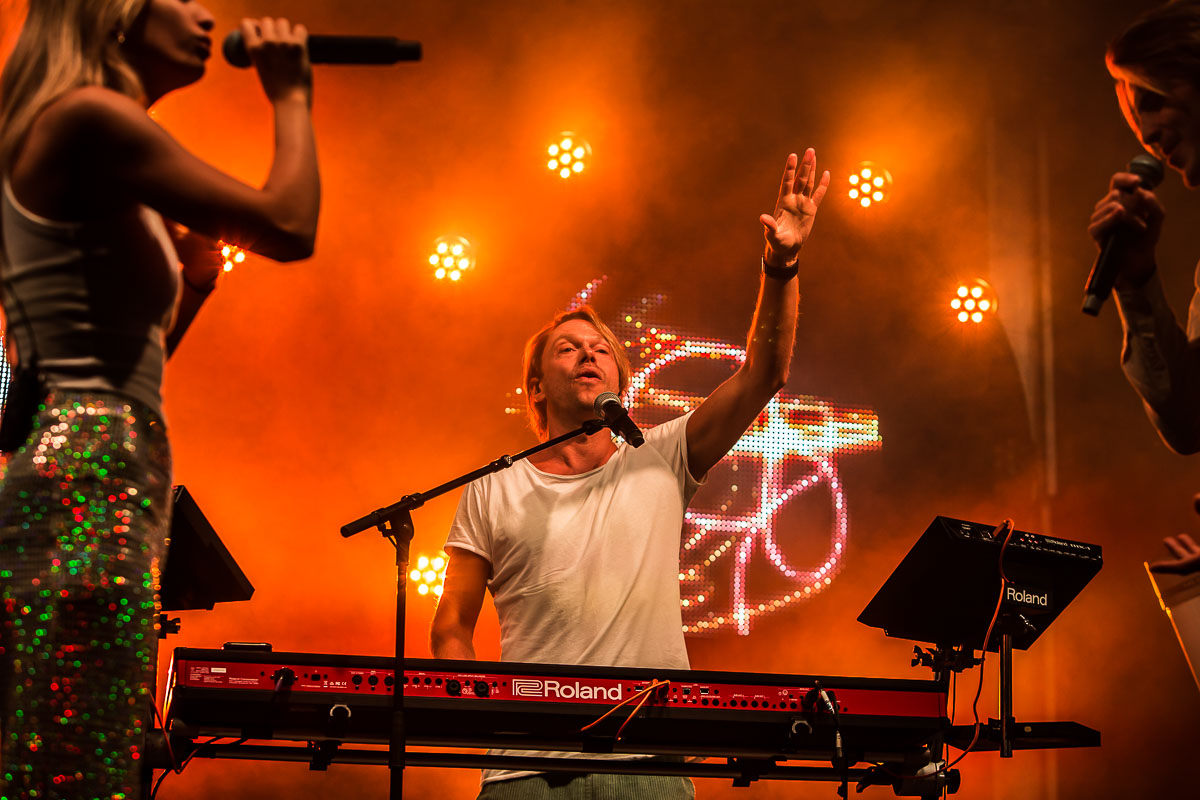 Regi Live + special guests @ Casa Blanca 2022, picture 2, photographed by Marc Verdonck - FrontView Magazine