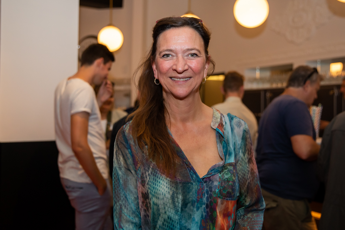 Première Oost West, Thuis Best @ Fakkeltheater - Rode Zaal, foto 3, foto's door Goele Bormans - FrontView Magazine