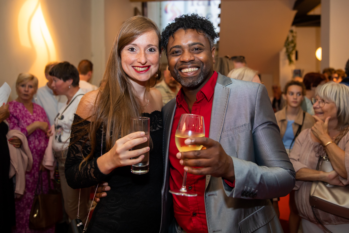 Première Oost West, Thuis Best @ Fakkeltheater - Rode Zaal, foto 14, foto's door Goele Bormans - FrontView Magazine