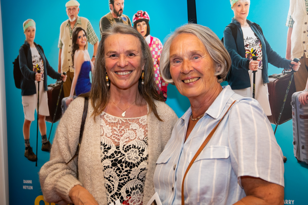 Première Oost West, Thuis Best @ Fakkeltheater - Rode Zaal, foto 16, foto's door Goele Bormans - FrontView Magazine