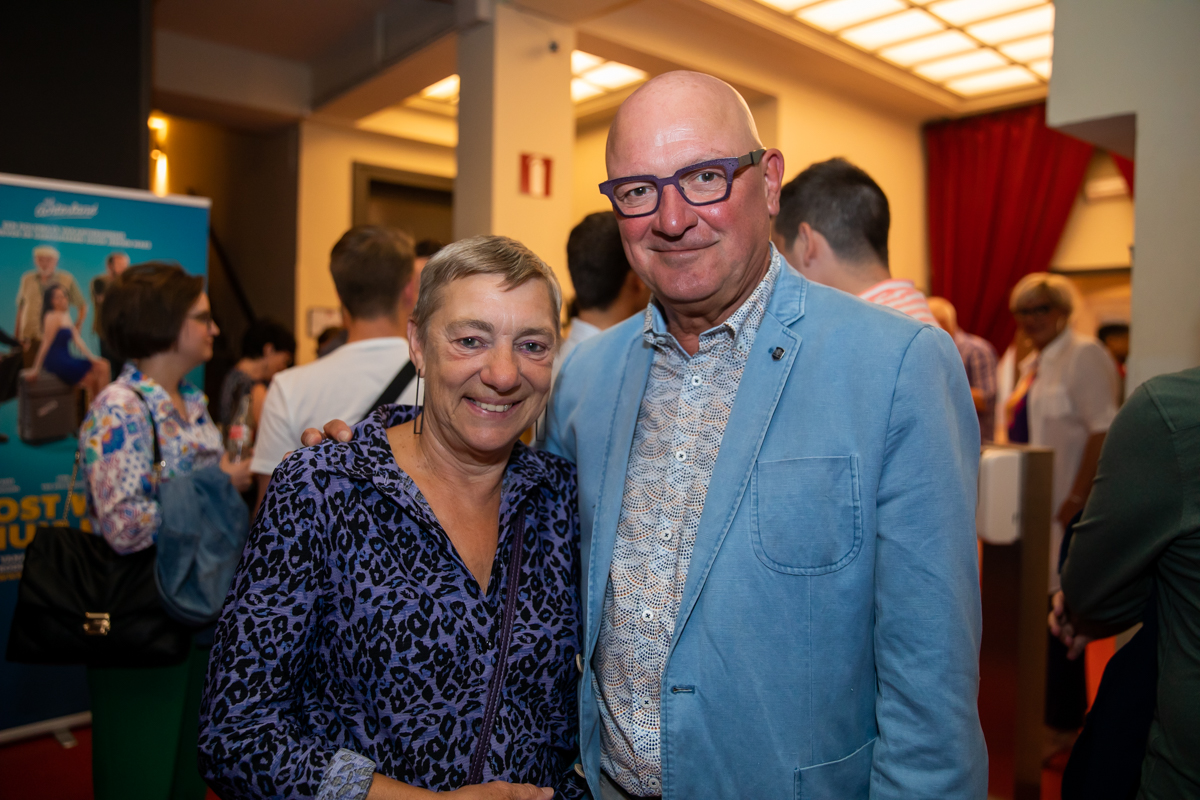 Première Oost West, Thuis Best @ Fakkeltheater - Rode Zaal, foto 30, foto's door Goele Bormans - FrontView Magazine