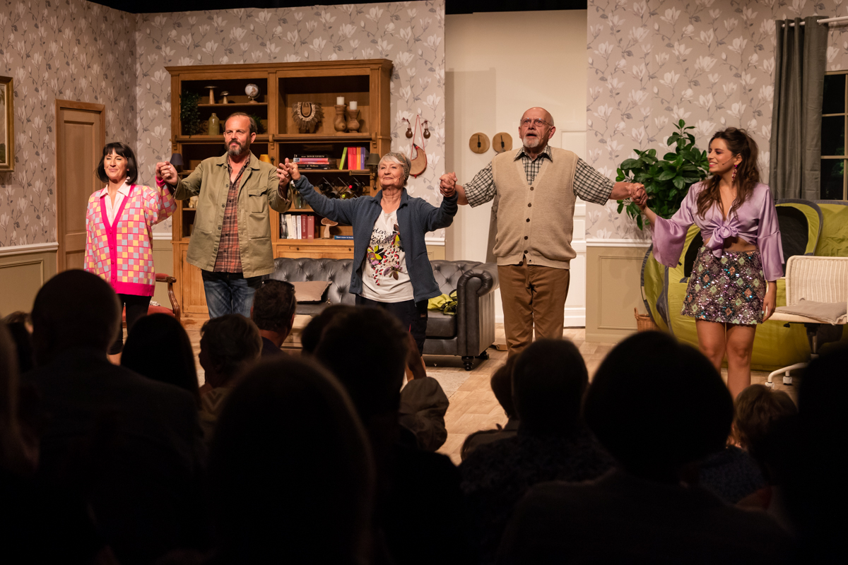 Première Oost West, Thuis Best @ Fakkeltheater - Rode Zaal, foto 33, foto's door Goele Bormans - FrontView Magazine