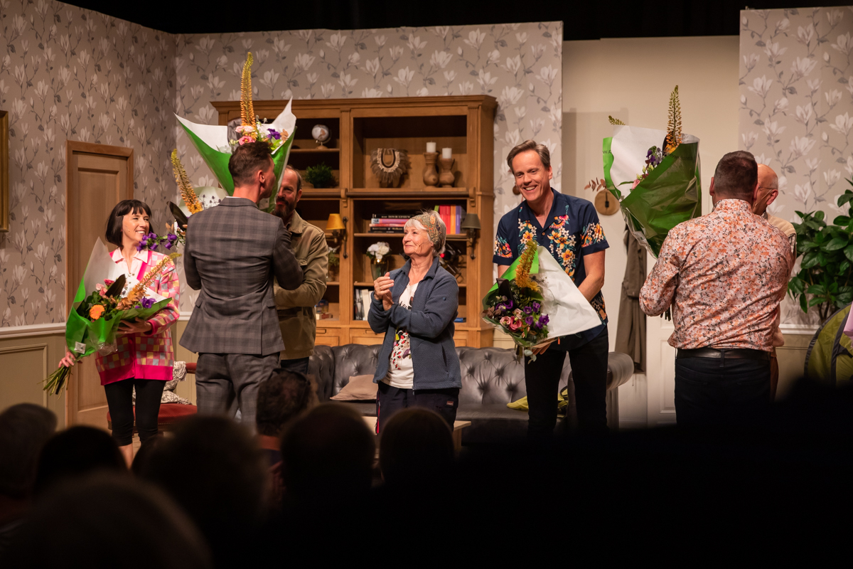 Première Oost West, Thuis Best @ Fakkeltheater - Rode Zaal, foto 35, foto's door Goele Bormans - FrontView Magazine