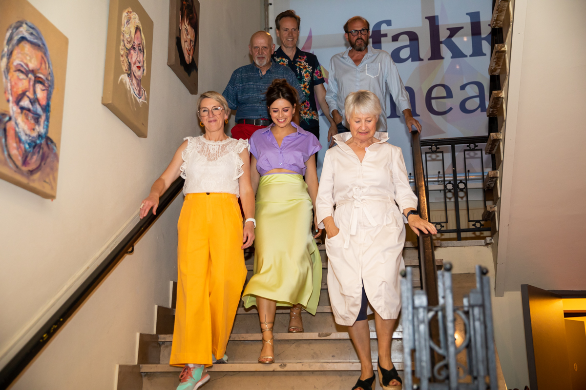 Première Oost West, Thuis Best @ Fakkeltheater - Rode Zaal, foto 47, foto's door Goele Bormans - FrontView Magazine