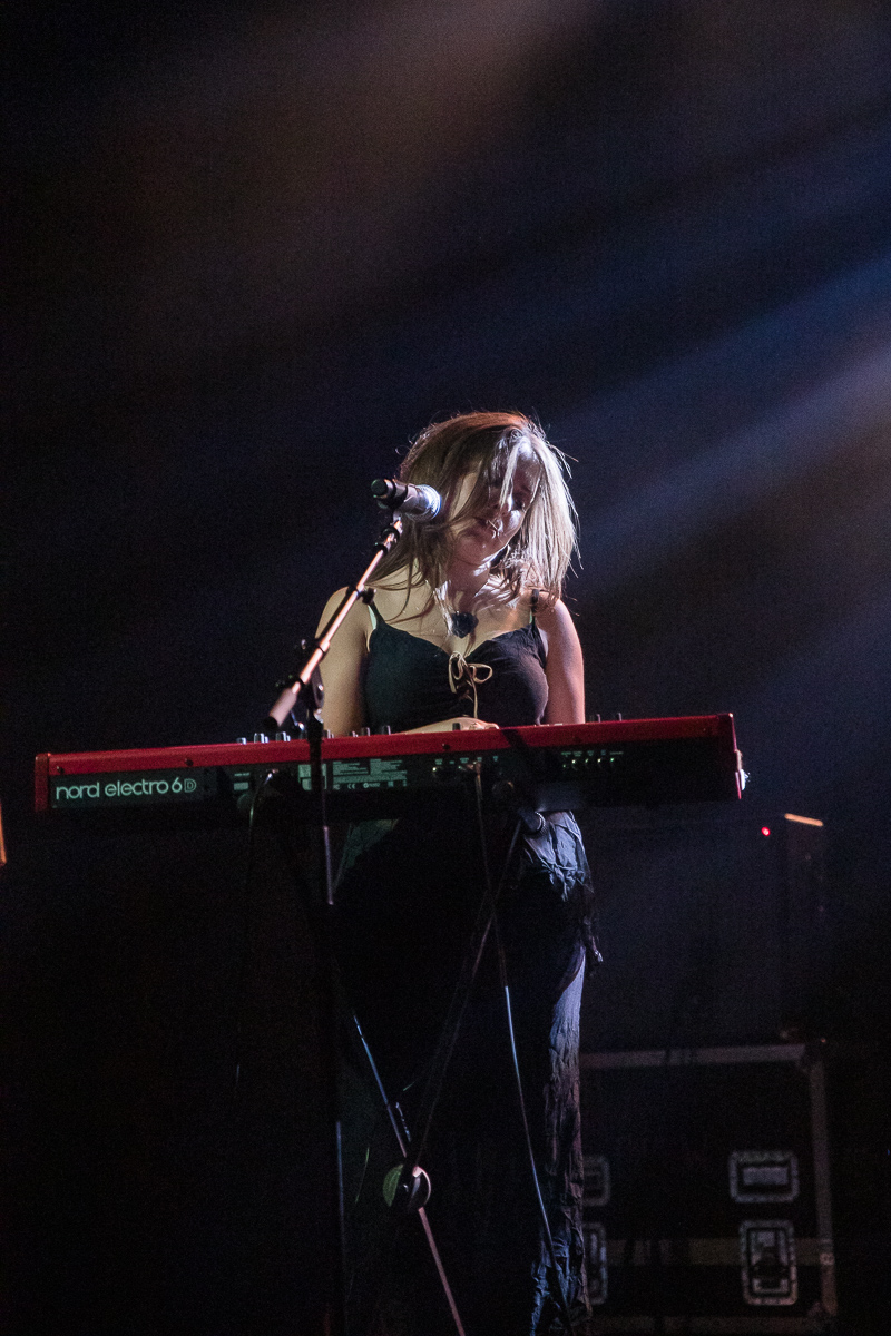 Lila Drew @ Ancienne Belgique, picture 3, photographed by Jürgen Bruynooghe - FrontView Magazine