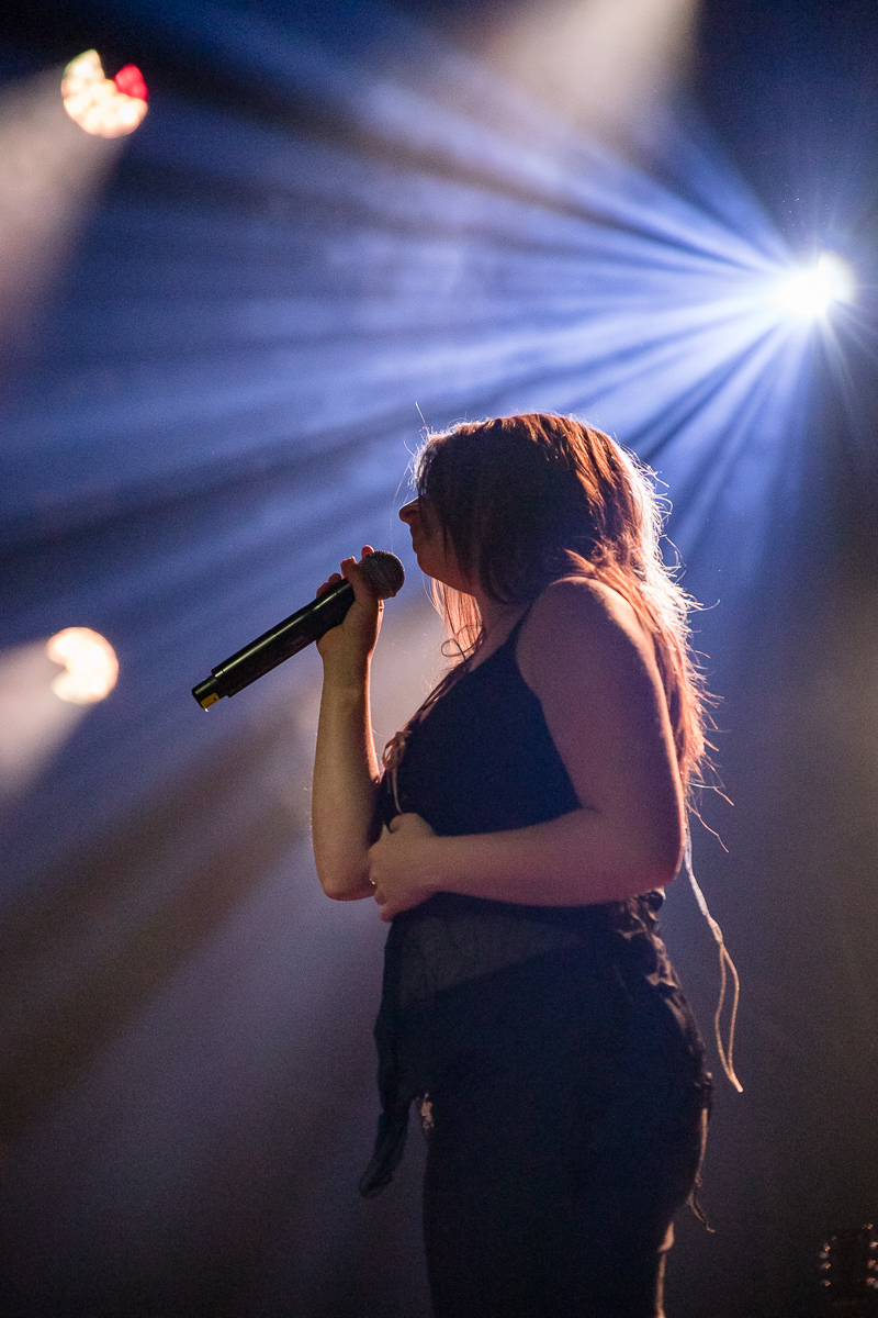 Lila Drew @ Ancienne Belgique, picture 4, photographed by Jürgen Bruynooghe - FrontView Magazine