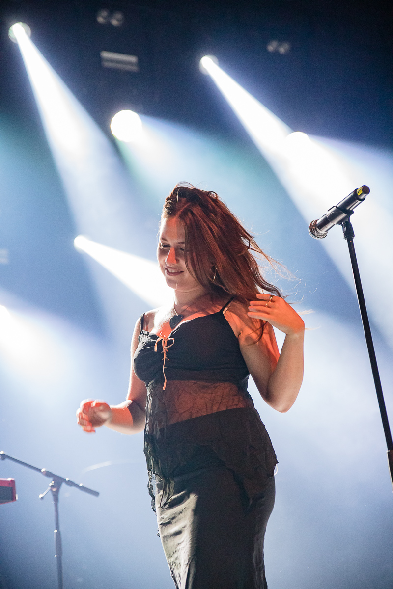 Lila Drew @ Ancienne Belgique, picture 8, photographed by Jürgen Bruynooghe - FrontView Magazine