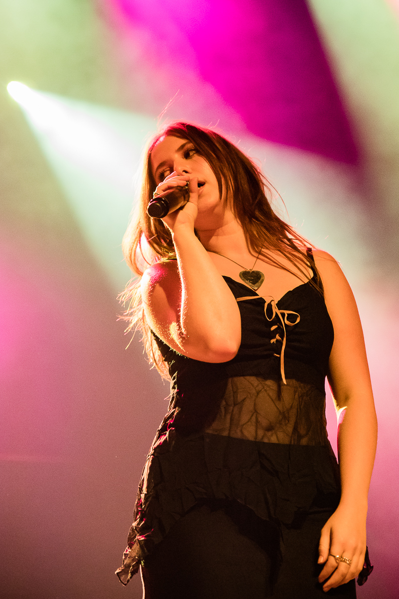 Lila Drew @ Ancienne Belgique, picture 10, photographed by Jürgen Bruynooghe - FrontView Magazine