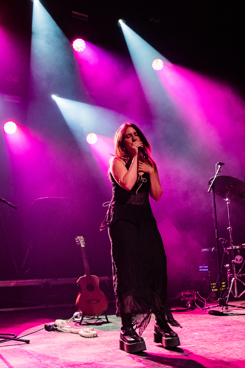 Lila Drew @ Ancienne Belgique, picture 11, photographed by Jürgen Bruynooghe - FrontView Magazine