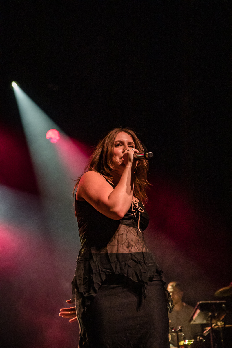 Lila Drew @ Ancienne Belgique, picture 12, photographed by Jürgen Bruynooghe - FrontView Magazine