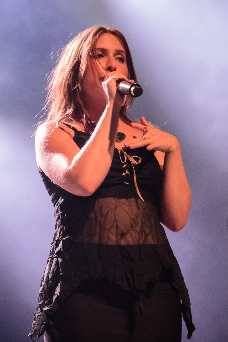 Lila Drew @ Ancienne Belgique, picture 13, photographed by Jürgen Bruynooghe - FrontView Magazine