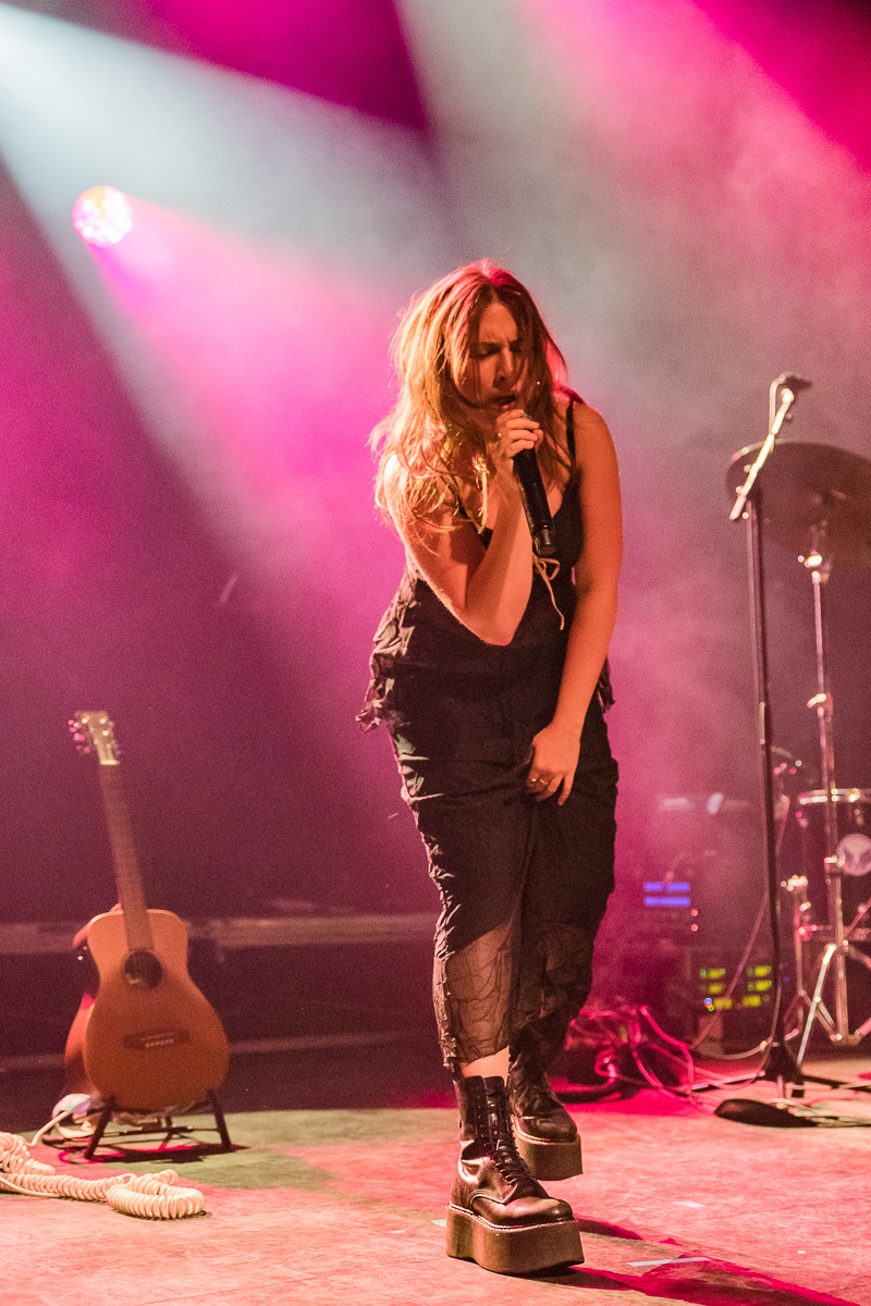 Lila Drew @ Ancienne Belgique, picture 14, photographed by Jürgen Bruynooghe - FrontView Magazine