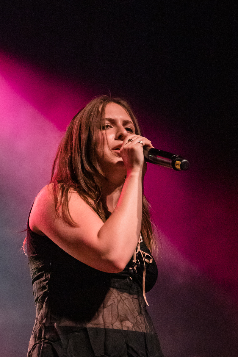 Lila Drew @ Ancienne Belgique, picture 15, photographed by Jürgen Bruynooghe - FrontView Magazine