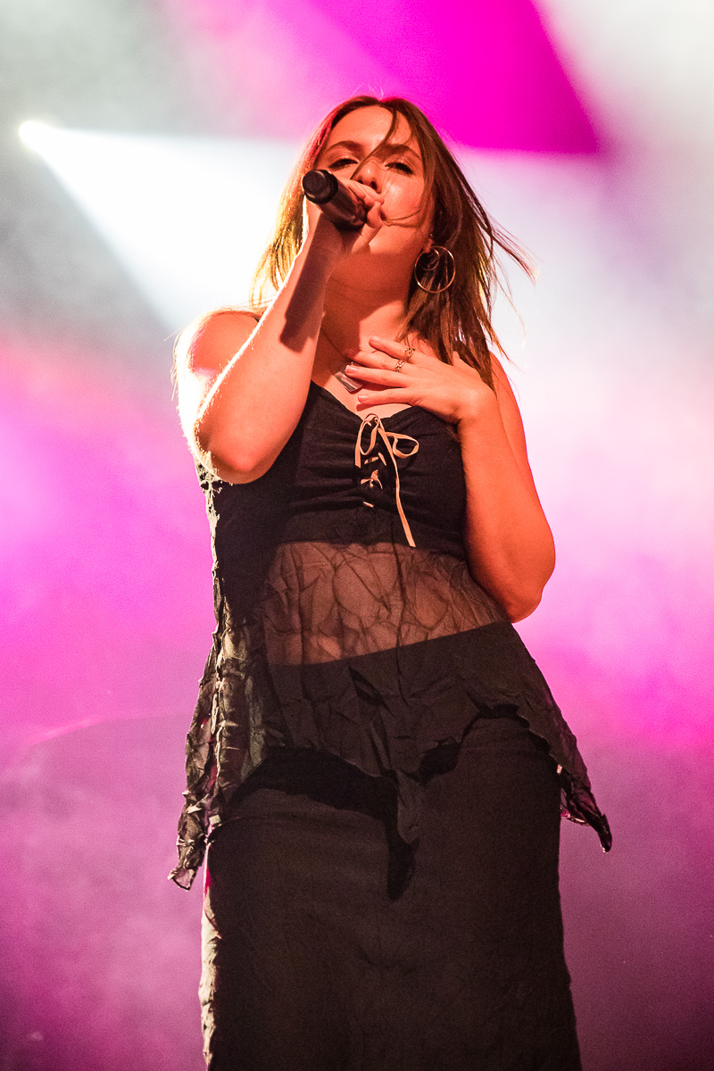 Lila Drew @ Ancienne Belgique, picture 17, photographed by Jürgen Bruynooghe - FrontView Magazine