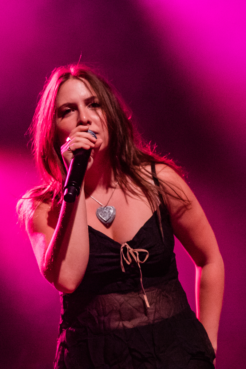 Lila Drew @ Ancienne Belgique, picture 18, photographed by Jürgen Bruynooghe - FrontView Magazine