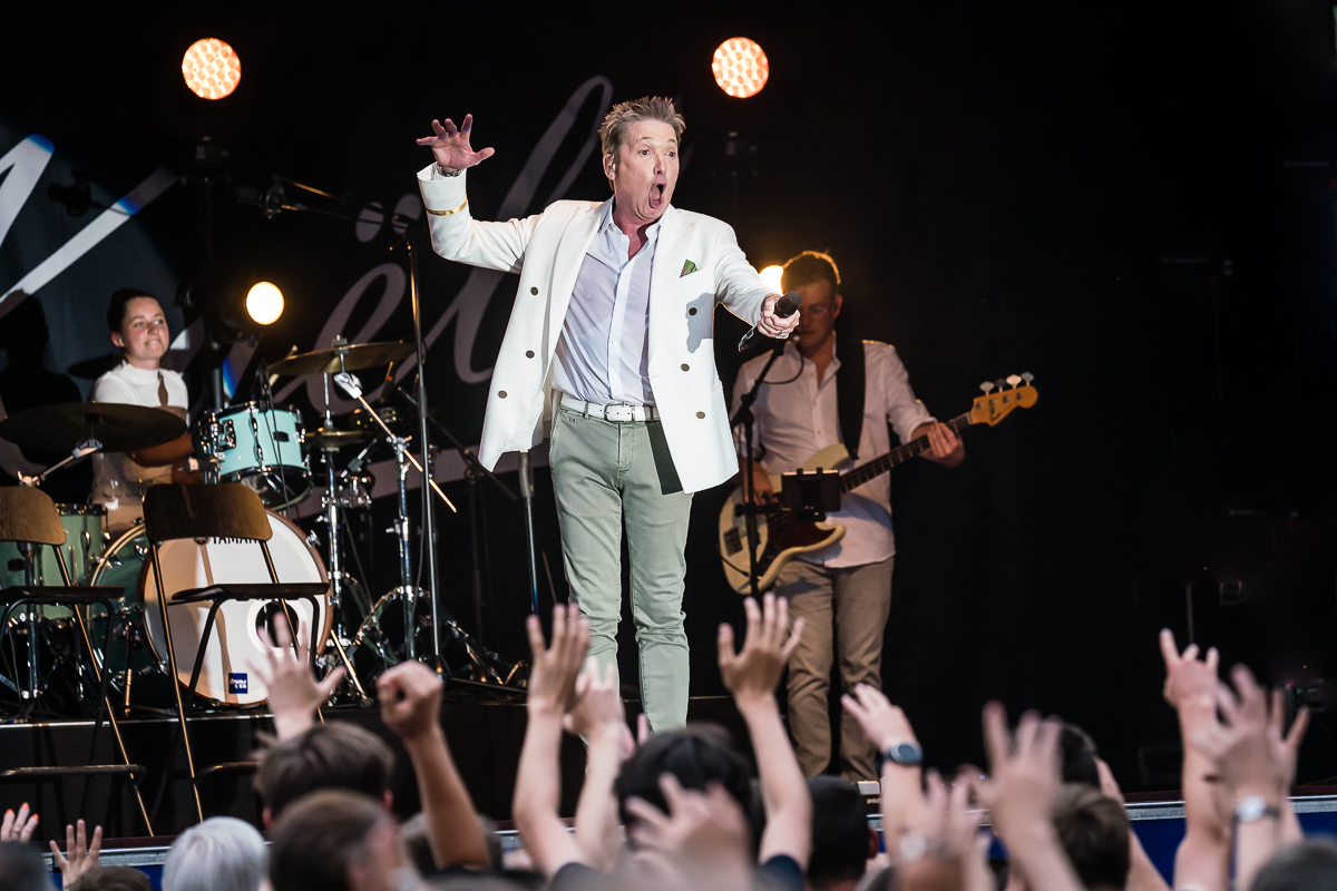Bart Kaëll Live @ Parkies Sint-Niklaas, picture 21, photographed by Danny Wagemans - FrontView Magazine