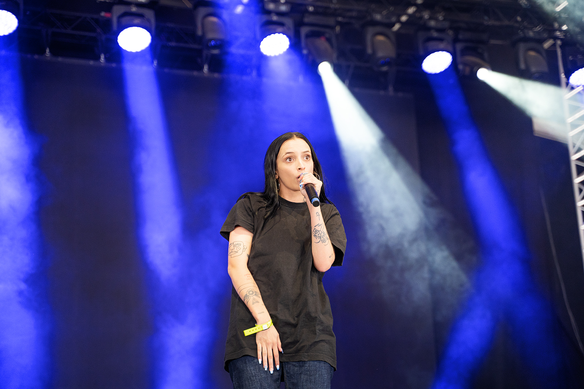 Zinée @ Dour Festival 2022, picture 3, photographed by Magali Decamps - FrontView Magazine