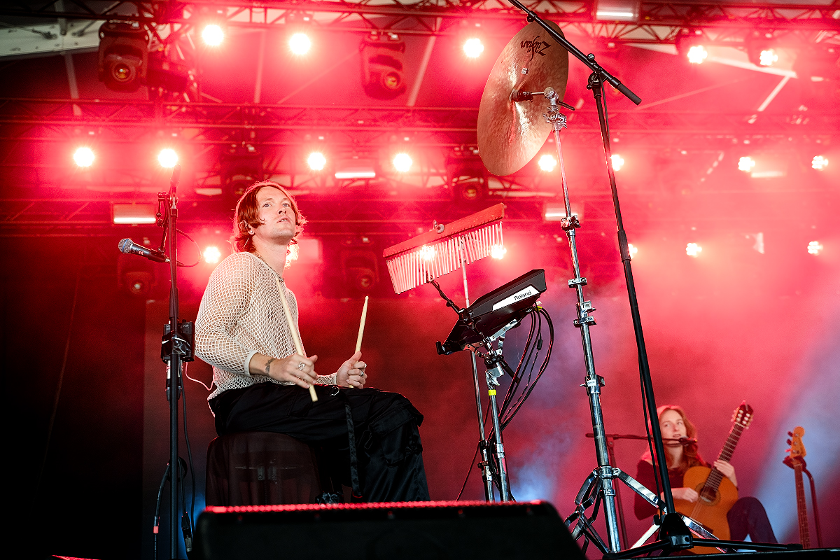 Erika De Casier @ Dour Festival 2022, picture 2, photographed by Magali Decamps - FrontView Magazine