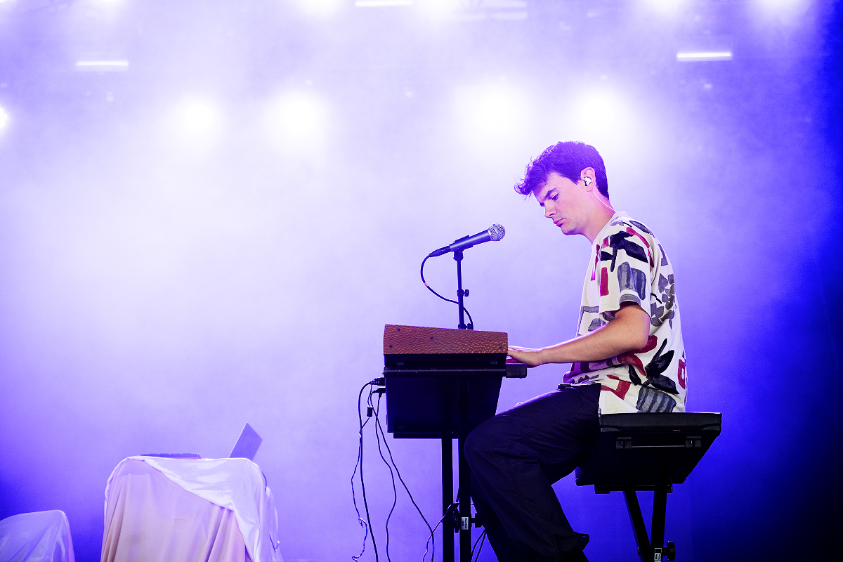 Erika De Casier @ Dour Festival 2022, picture 3, photographed by Magali Decamps - FrontView Magazine