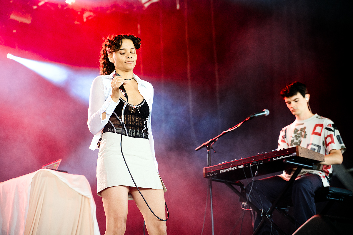 Erika De Casier @ Dour Festival 2022, picture 4, photographed by Magali Decamps - FrontView Magazine