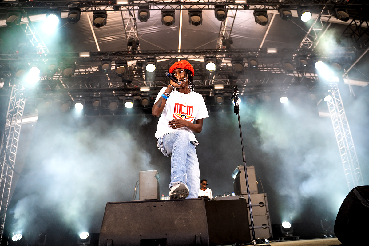 Flohio @ Dour Festival 2022, picture 4, photographed by Magali Decamps - FrontView Magazine